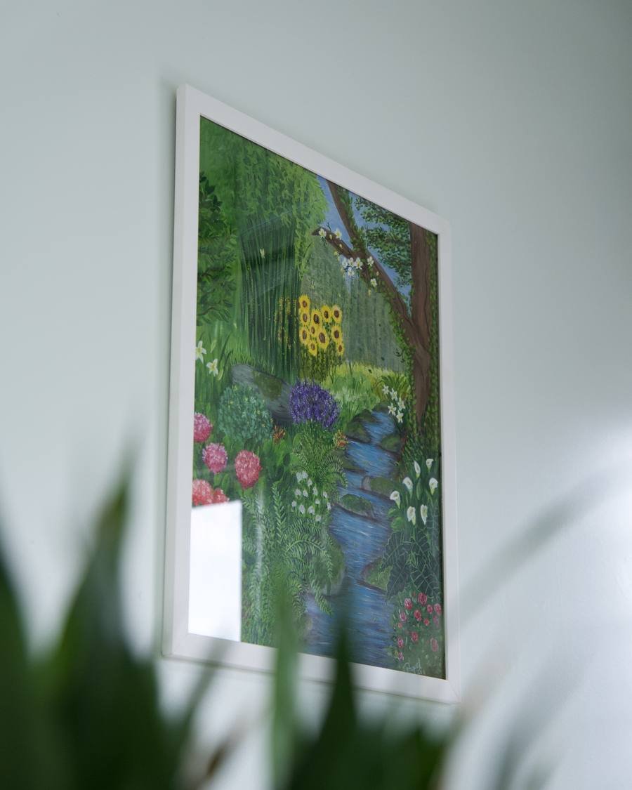 Quadro pintado à mão na parede da clínica